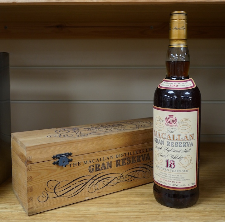 A cased bottle of The Macallan Gran Reserva 1980 single Highland malt scotch whisky, bottled in 1999, 18 years old. Condition - good